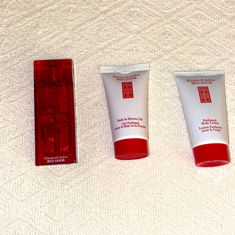 Elizabeth Arden Red Door perfume